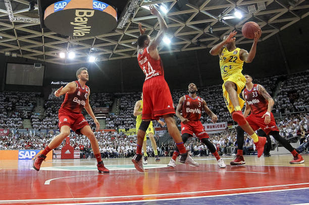 布朗依旧坚 布朗依旧坚